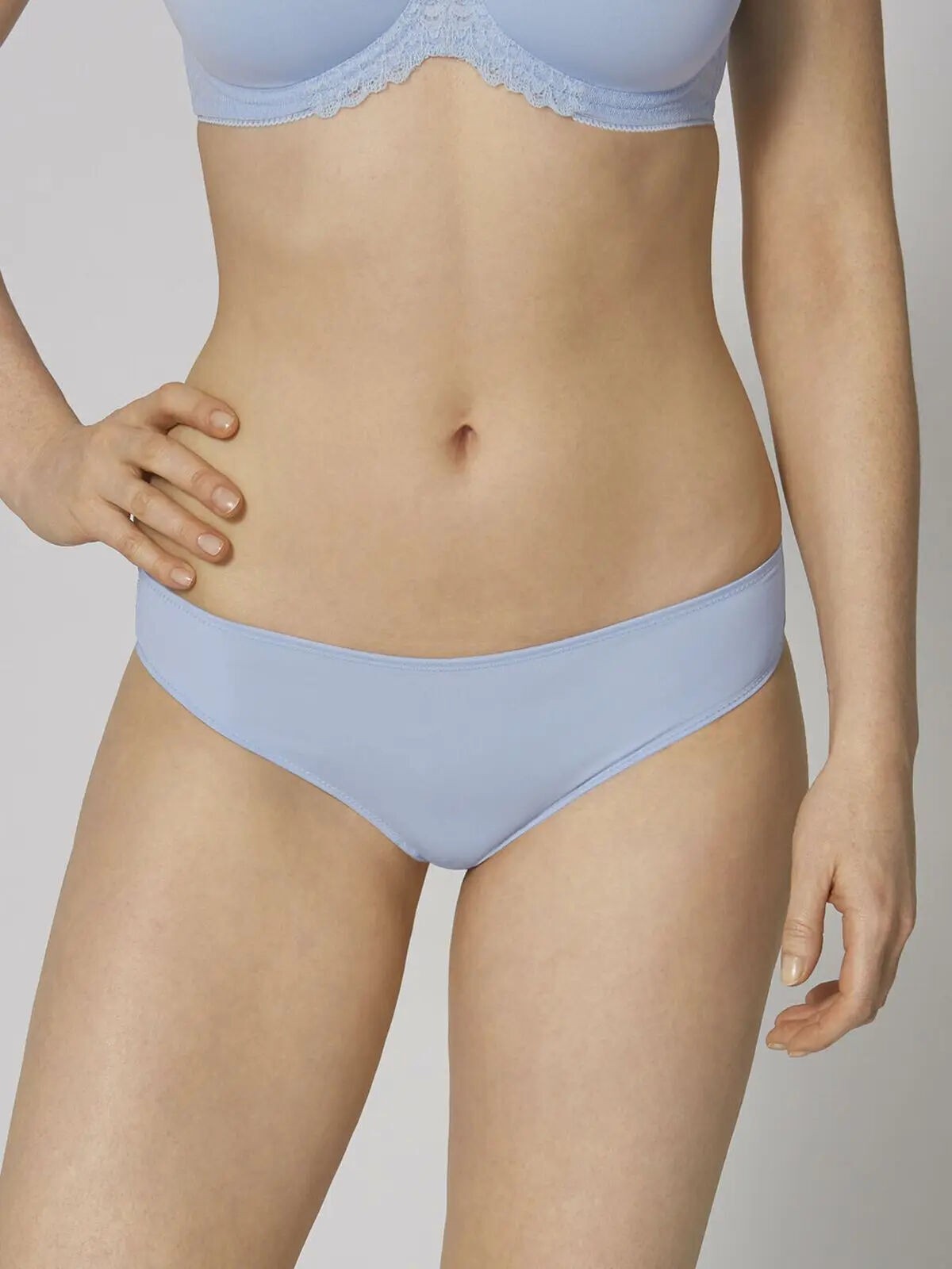FIGI TRIUMPH LOVELY MICRO BRAZILIAN STRINGI