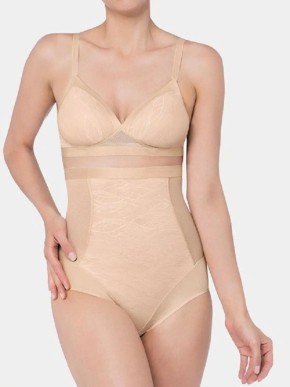 KALHOTKY TRIUMPH AIRY SENSATION HIGHWAIST PANTY 01 MODELUJÍCÍ