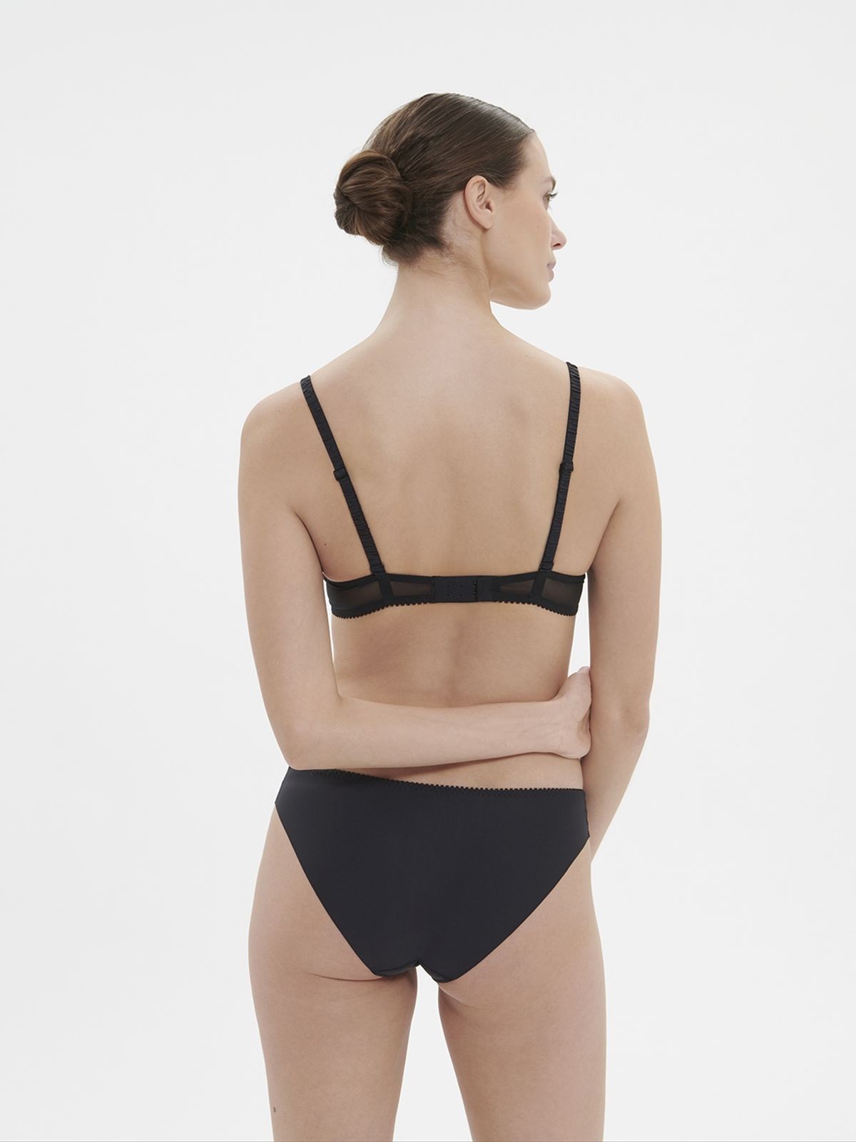 BIUSTONOSZ SIMONE PERELE INTRIGUE 1E2347