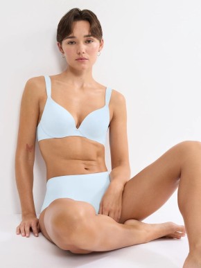 PODPRSENKA TRIUMPH BODY MAKE-UP ILLUSION WP EX